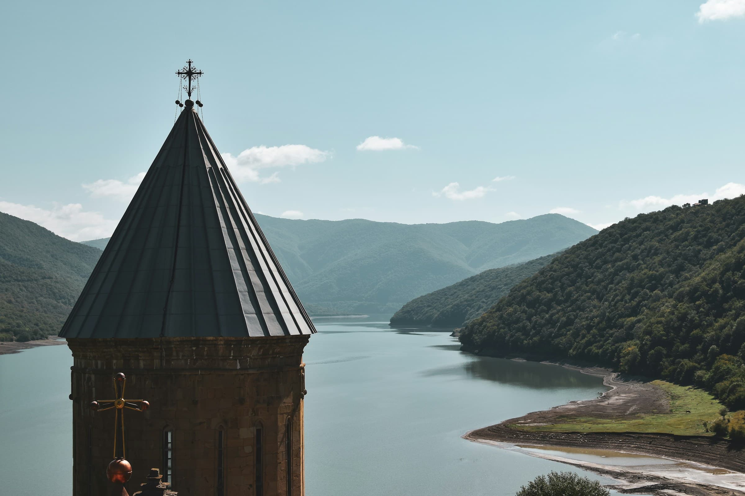 Древняя крепость Ананури